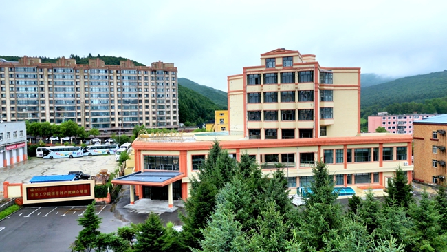 【開放發(fā)展躍升計劃·打造教育強市】哈爾濱工業(yè)大學未來工學院綏芬河產(chǎn)教融合基地落成